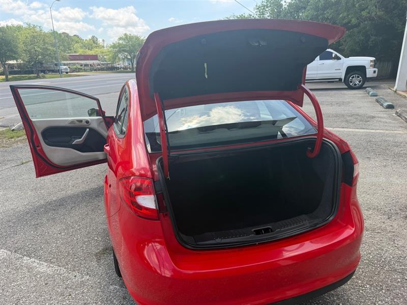 Ford Fiesta SE Sedan 2013