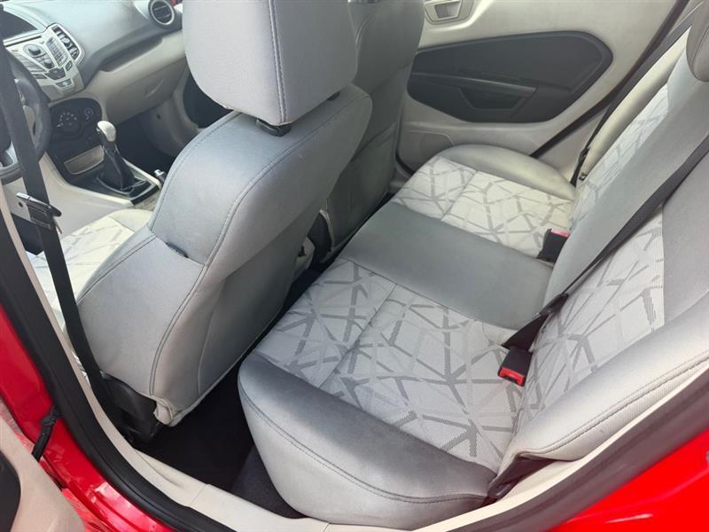 Ford Fiesta SE Sedan 2013