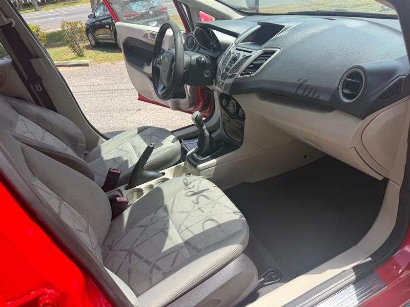 Ford Fiesta SE Sedan 2013