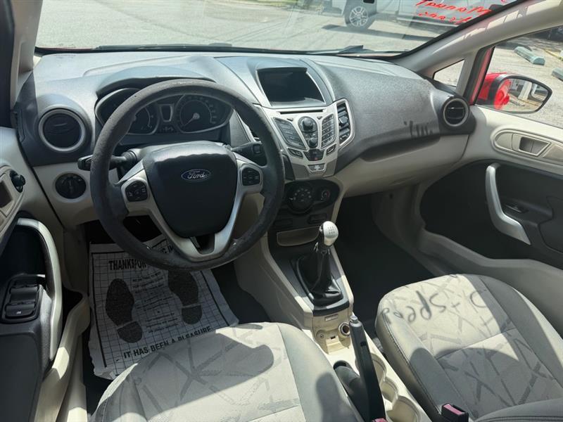 Ford Fiesta SE Sedan 2013