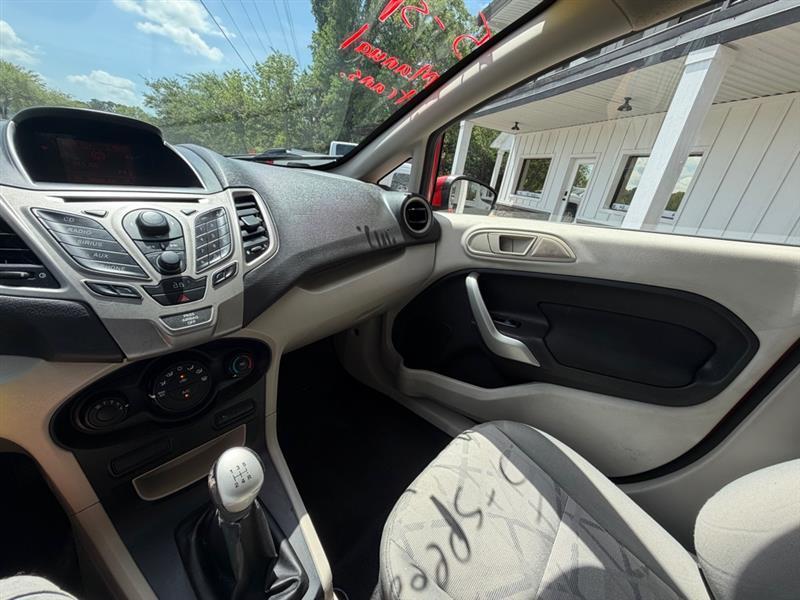 Ford Fiesta SE Sedan 2013