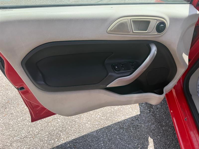 Ford Fiesta SE Sedan 2013