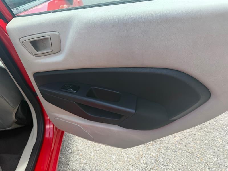 Ford Fiesta SE Sedan 2013