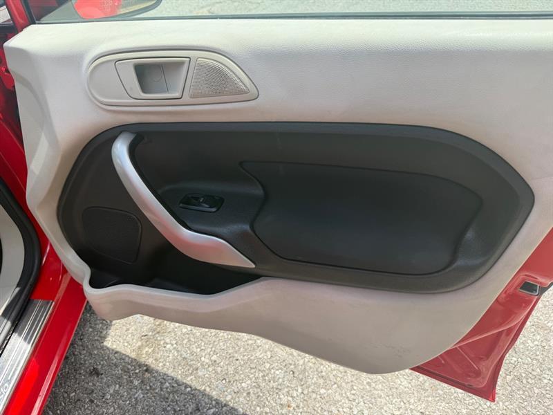 Ford Fiesta SE Sedan 2013