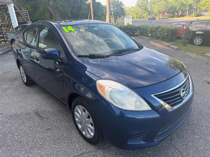 Nissan Versa 1.6 S 5M 2014
