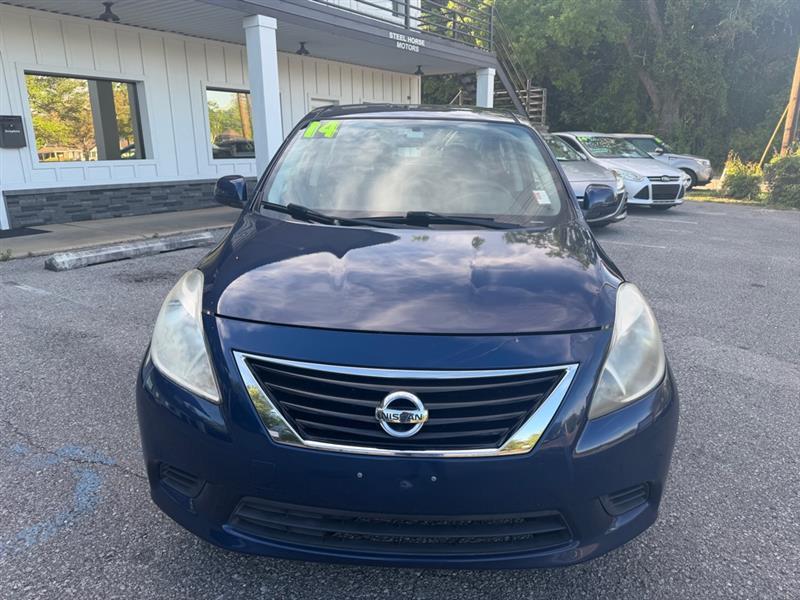 Nissan Versa 1.6 S 5M 2014