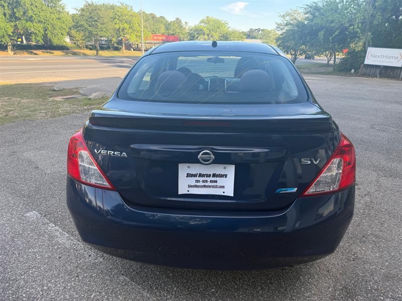 Nissan Versa 1.6 S 5M 2014
