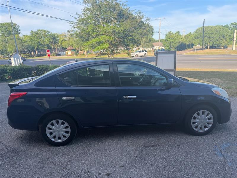 Nissan Versa 1.6 S 5M 2014
