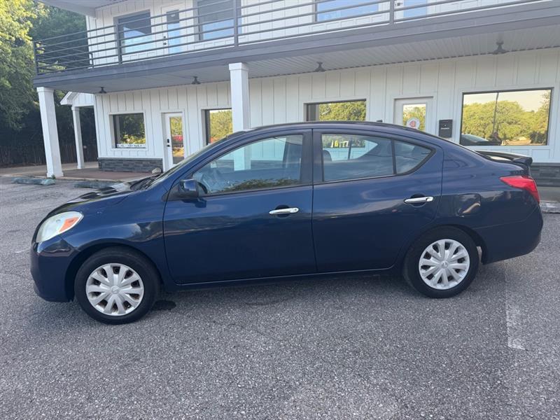 Nissan Versa 1.6 S 5M 2014