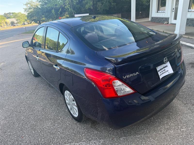 Nissan Versa 1.6 S 5M 2014