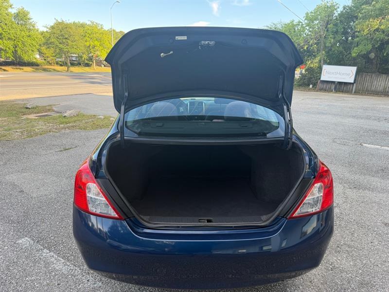 Nissan Versa 1.6 S 5M 2014