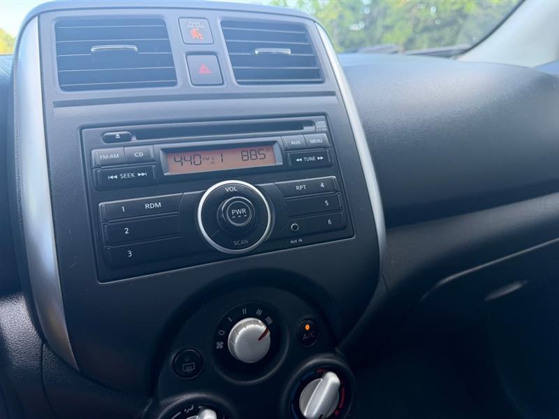 Nissan Versa 1.6 S 5M 2014