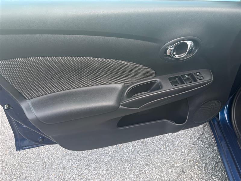 Nissan Versa 1.6 S 5M 2014