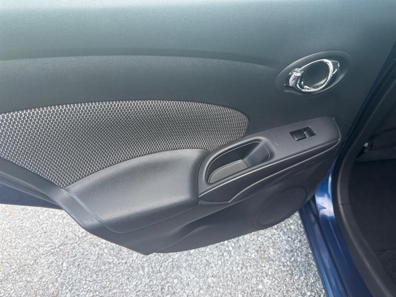 Nissan Versa 1.6 S 5M 2014