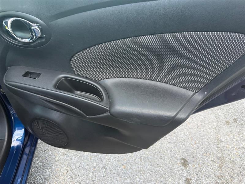 Nissan Versa 1.6 S 5M 2014