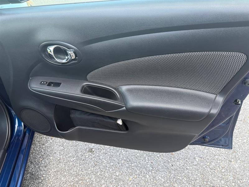 Nissan Versa 1.6 S 5M 2014