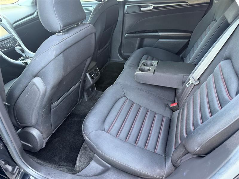 Ford Fusion SE 2016