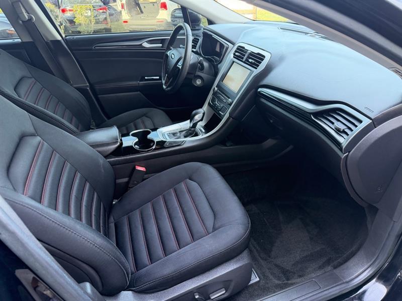 Ford Fusion SE 2016