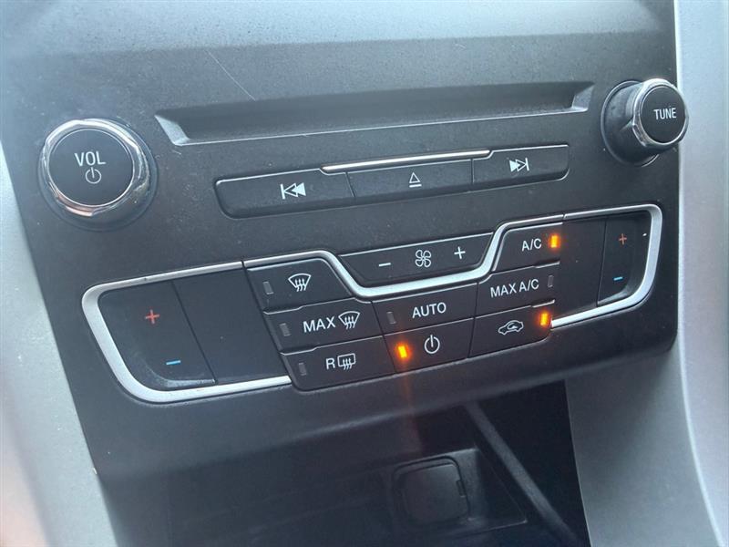 Ford Fusion SE 2016