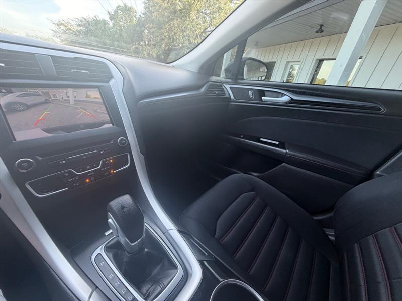 Ford Fusion SE 2016