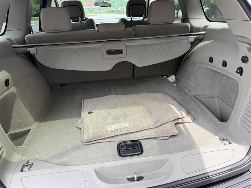 Jeep Grand Cherokee Laredo 4WD 2012