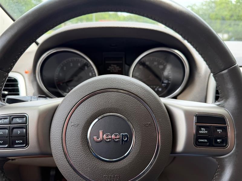 Jeep Grand Cherokee Laredo 4WD 2012