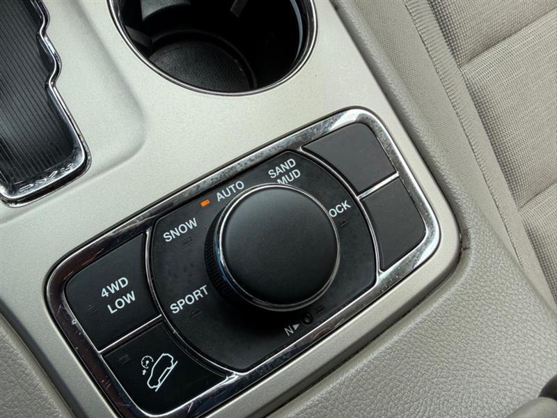 Jeep Grand Cherokee Laredo 4WD 2012