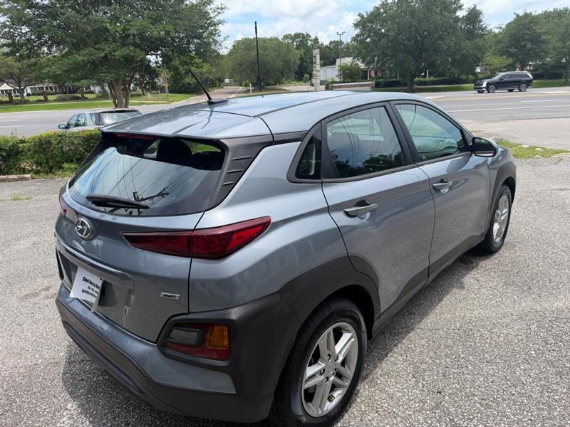 Hyundai Kona SE AWD 2021