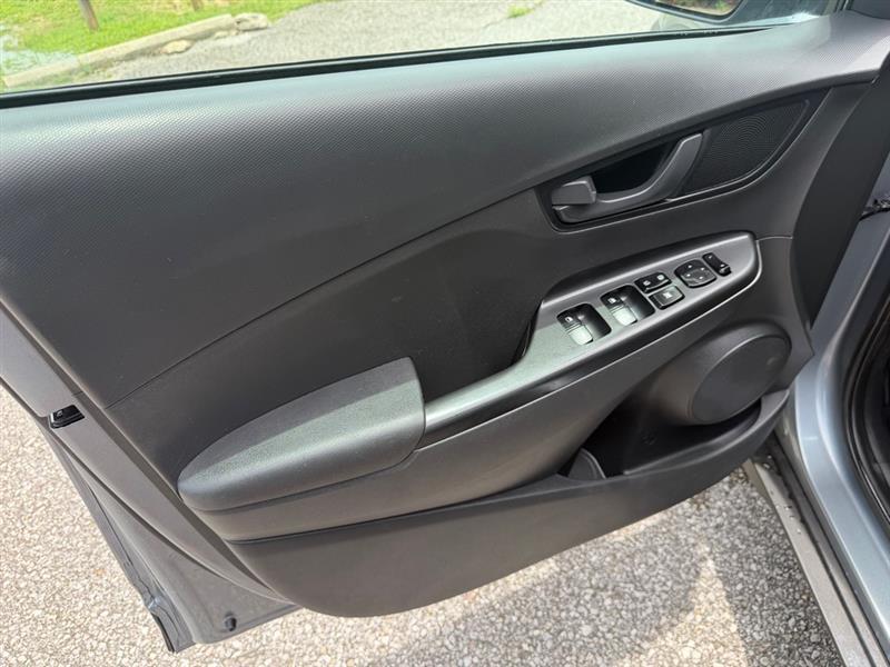 Hyundai Kona SE AWD 2021