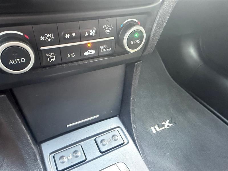 Acura ILX 8-Spd AT 2017