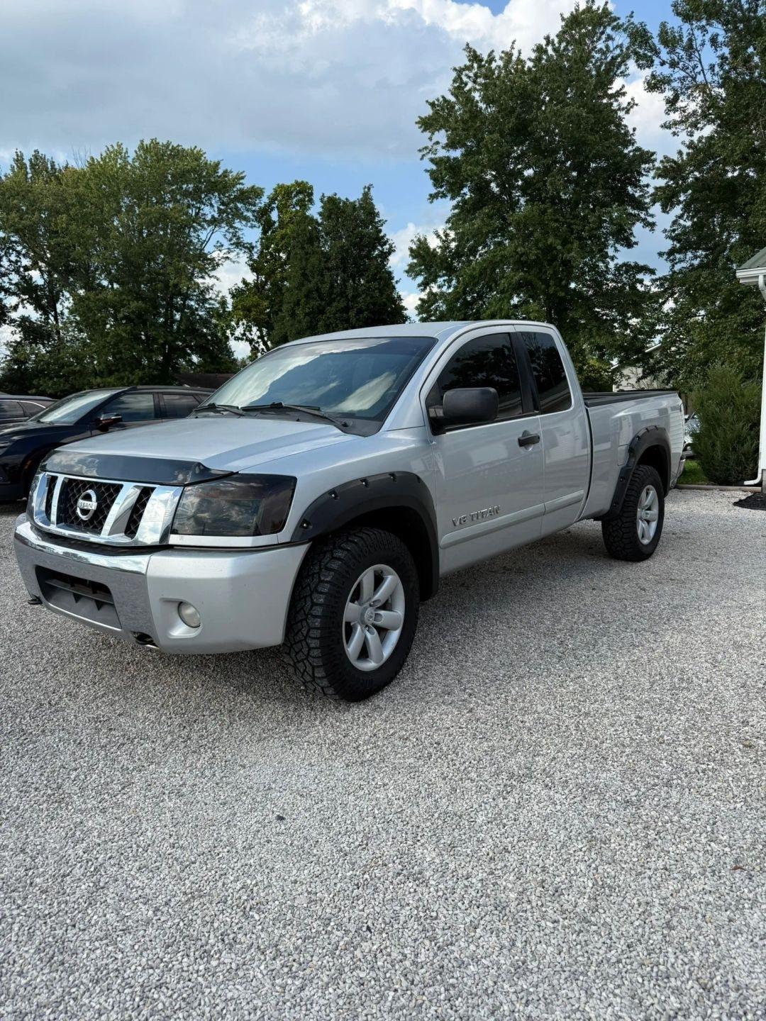 2010 Nissan Titan SE King Cab 4WD SWB