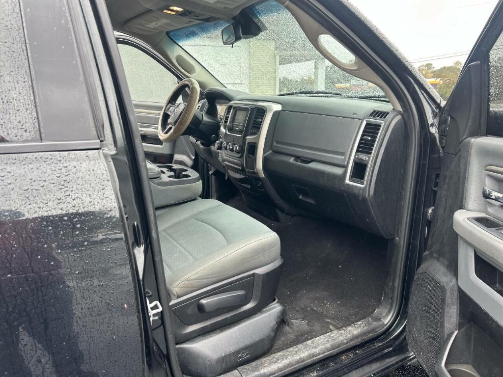 RAM 1500 SLT Quad Cab 4WD 2016