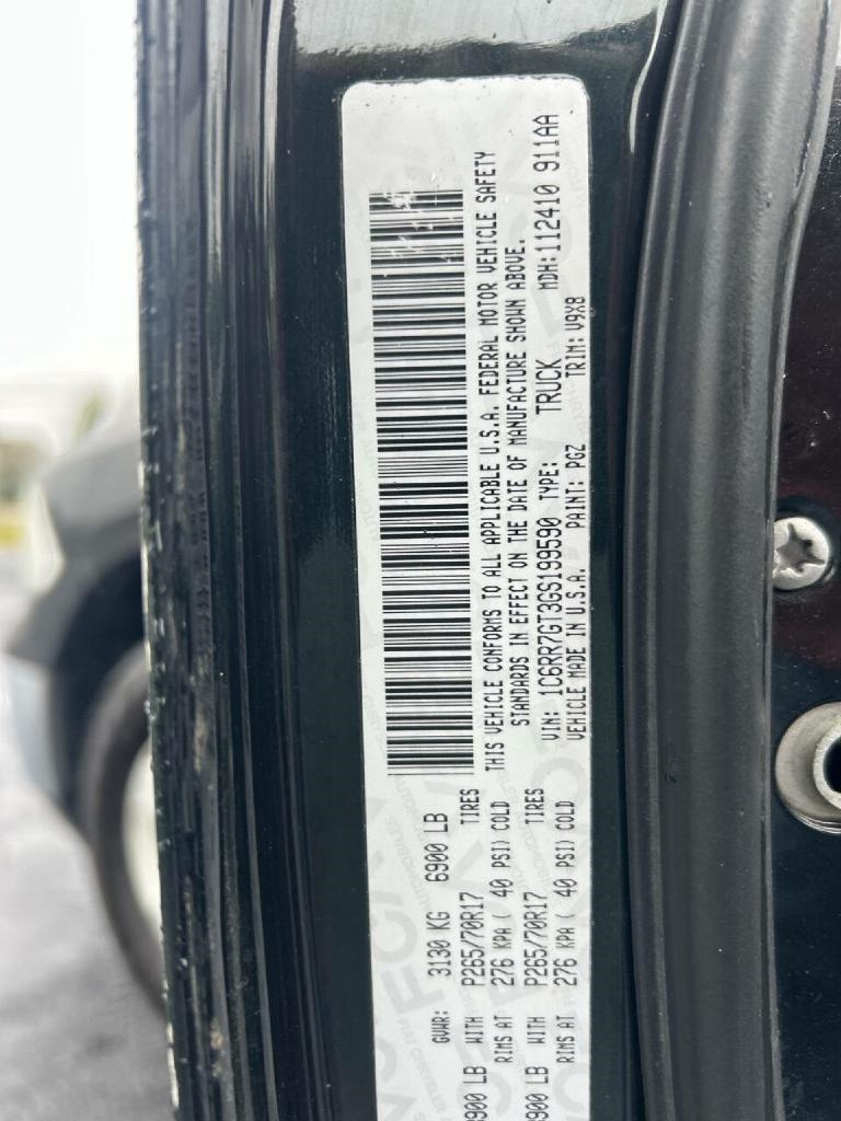 RAM 1500 SLT Quad Cab 4WD 2016