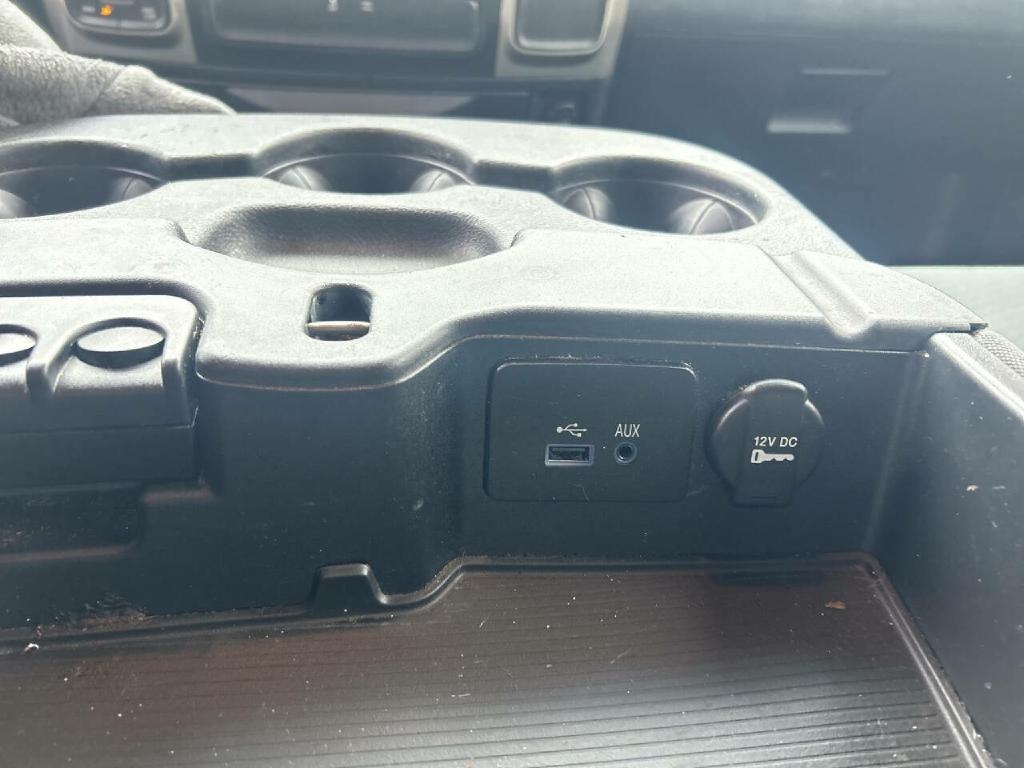 RAM 1500 SLT Quad Cab 4WD 2016