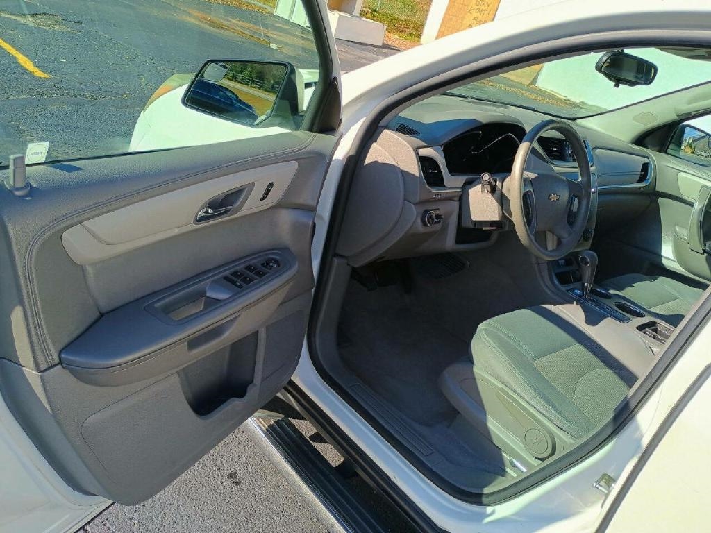 Chevrolet Traverse LS FWD w/PDC 2014
