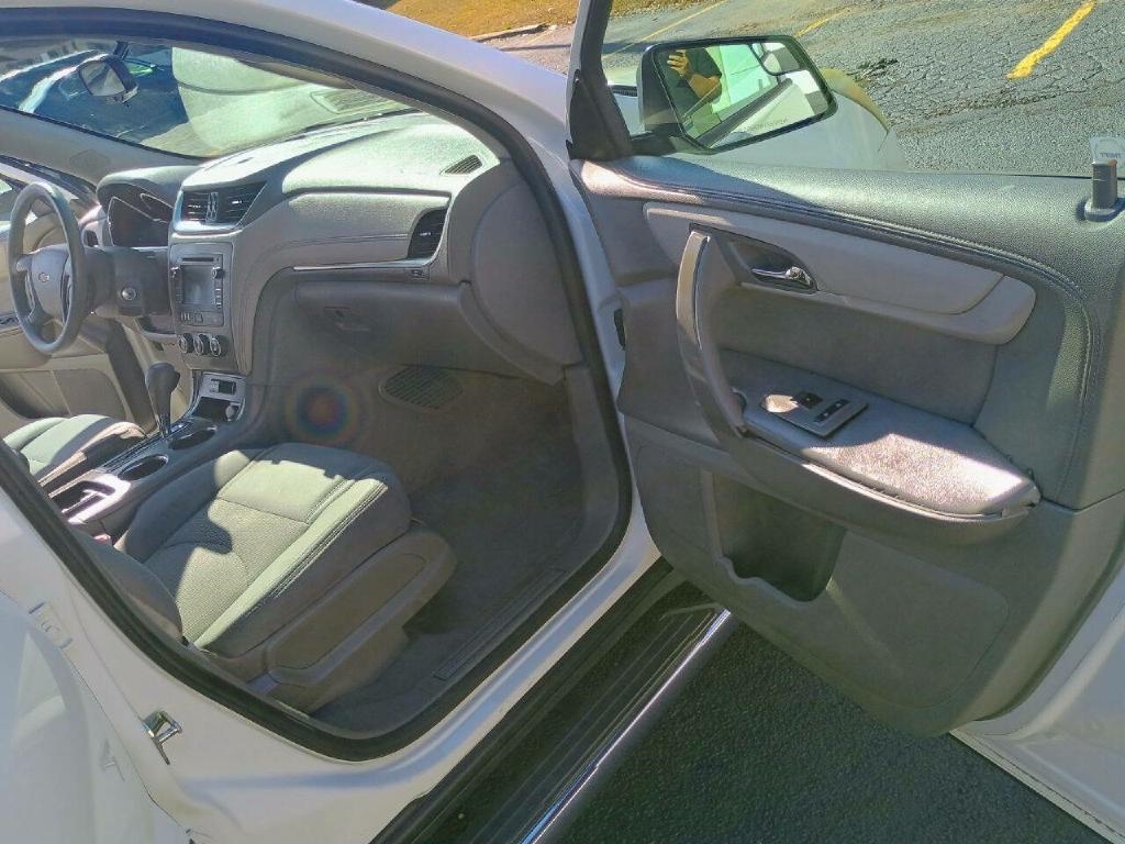 Chevrolet Traverse LS FWD w/PDC 2014