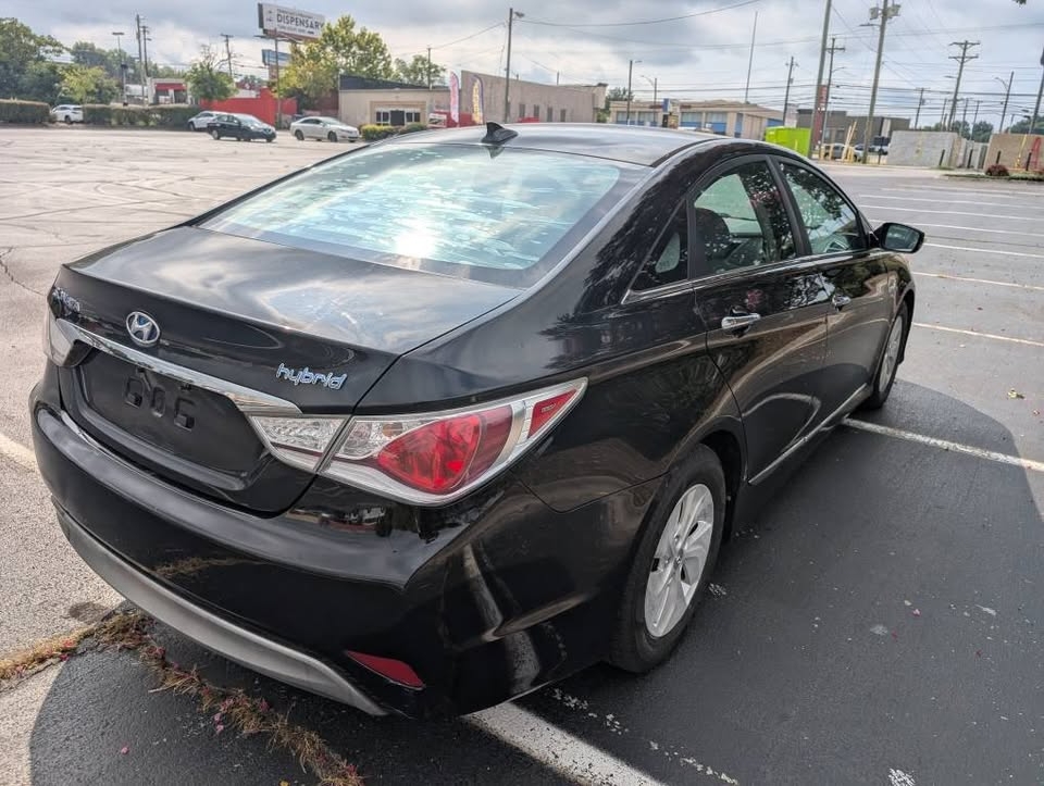 Hyundai Sonata Hybrid Sedan 2013