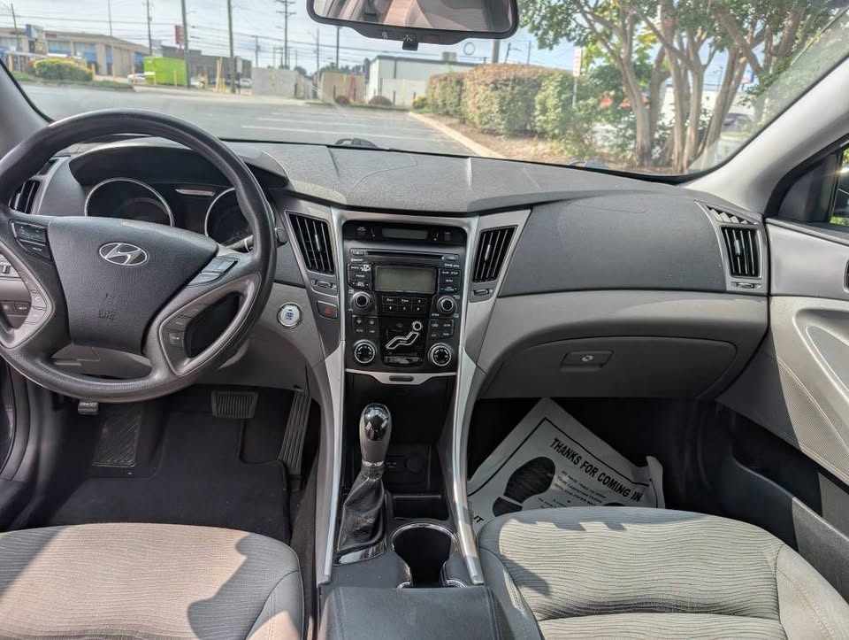 Hyundai Sonata Hybrid Sedan 2013