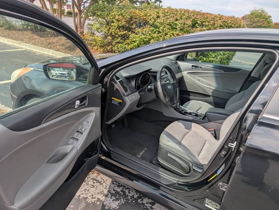 Hyundai Sonata Hybrid Sedan 2013