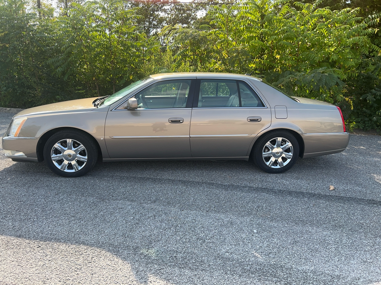 Cadillac DTS Sedan 2006