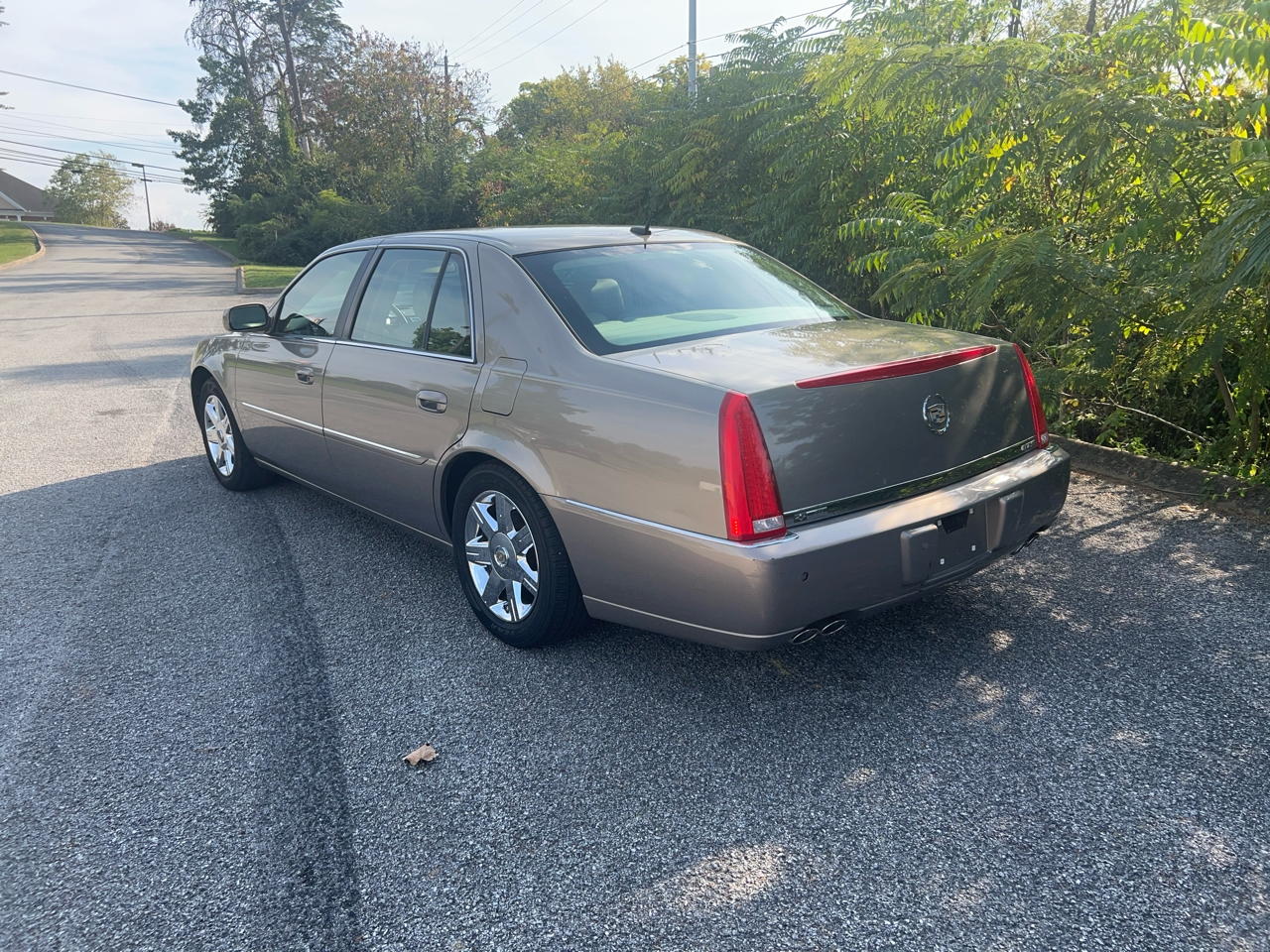 Cadillac DTS Sedan 2006