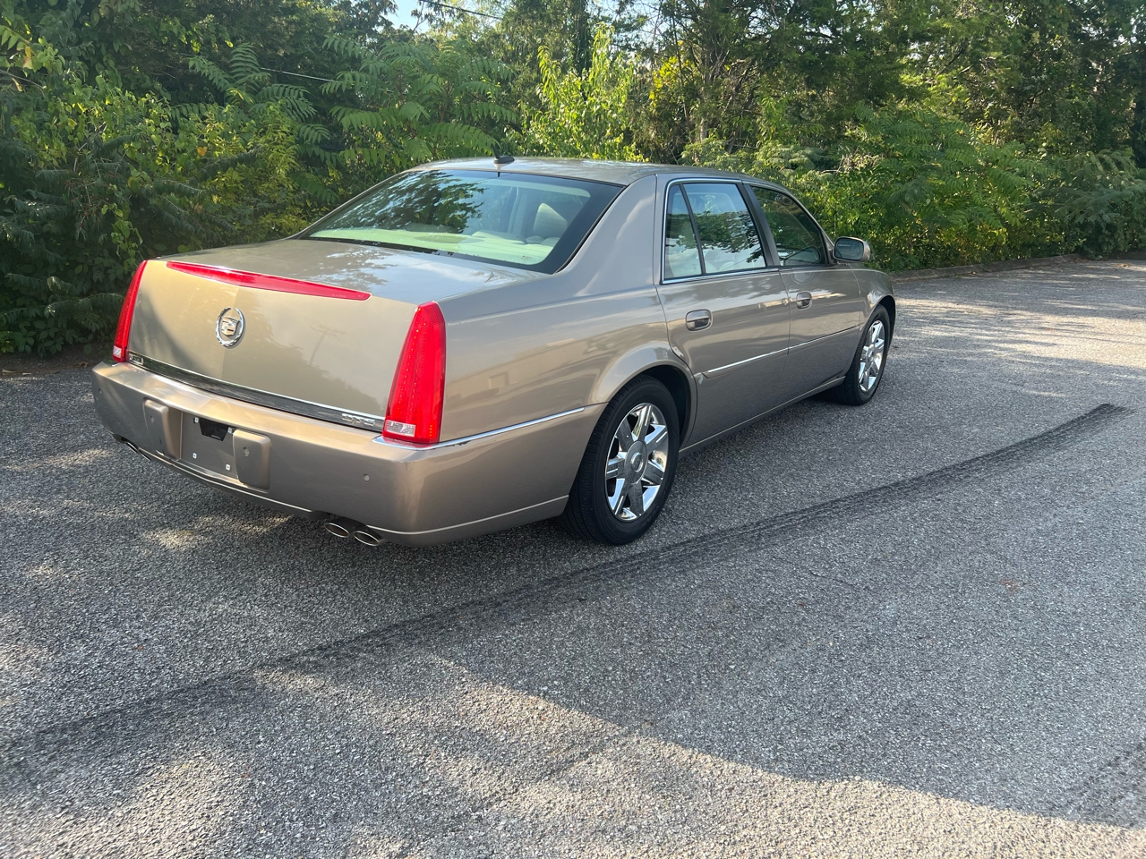Cadillac DTS Sedan 2006