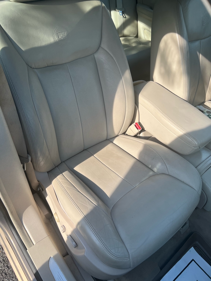 Cadillac DTS Sedan 2006