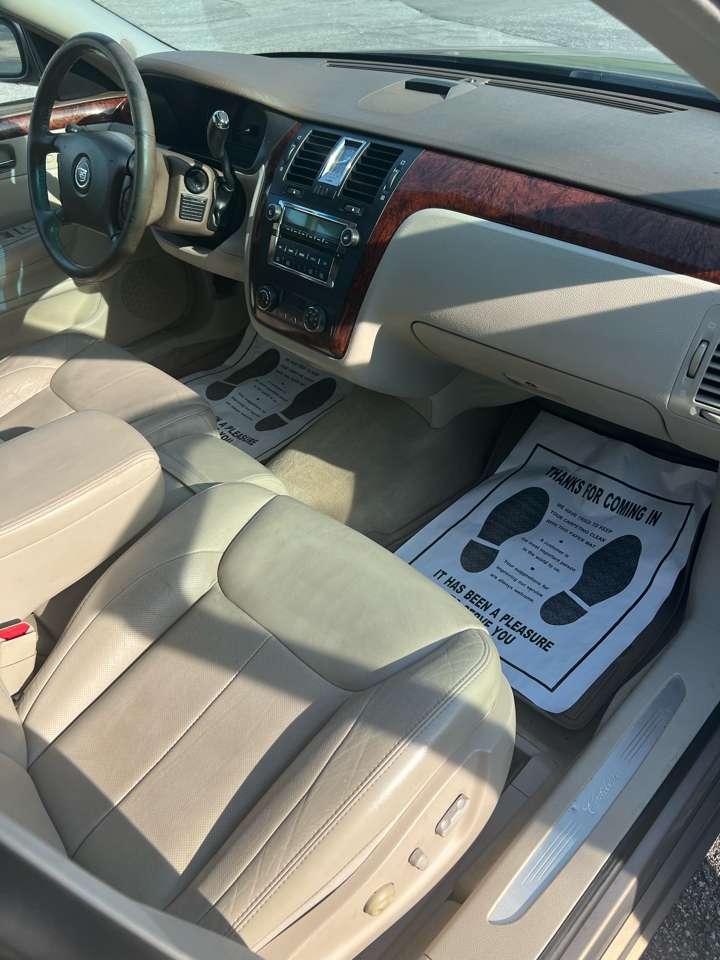 Cadillac DTS Sedan 2006