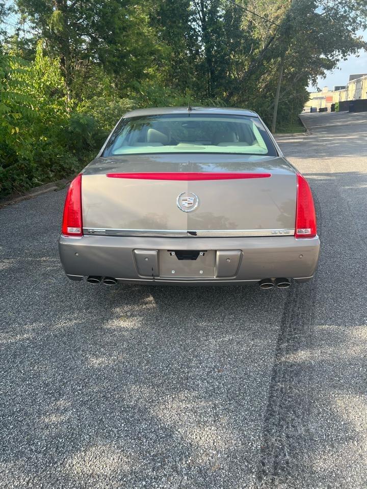 Cadillac DTS Sedan 2006
