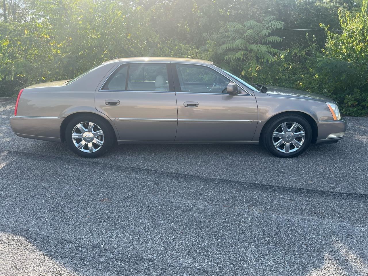Cadillac DTS Sedan 2006
