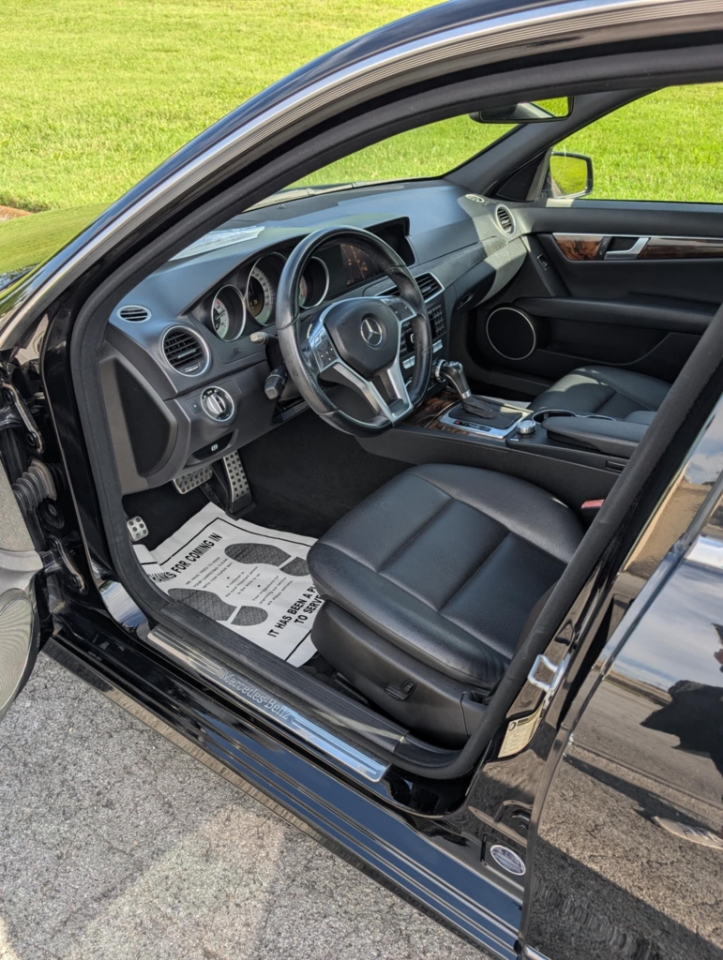 Mercedes-Benz C-Class C250 Luxury Sedan 2012