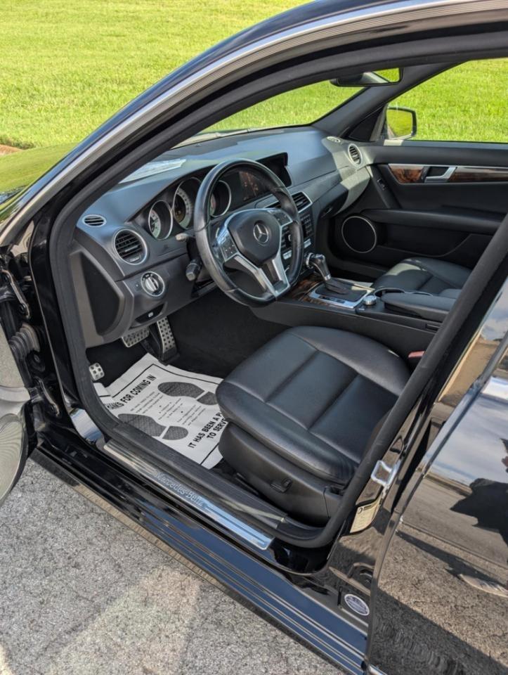 Mercedes-Benz C-Class C250 Luxury Sedan 2012