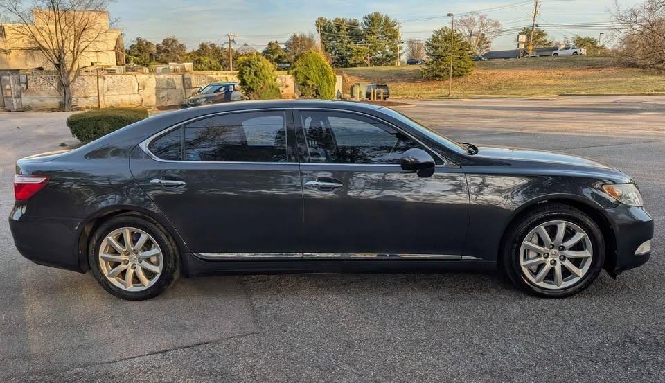 Lexus LS 460 L Luxury Sedan AWD 2009