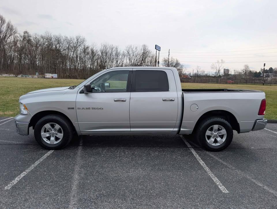 RAM 1500 SLT Crew Cab 2WD 2012